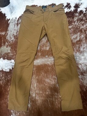 KUIU Men's Chino Pants in Tan